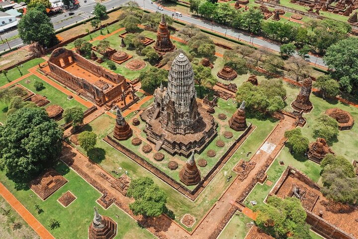 Temple ruins in Ayutthaya Historical Park on a Bangkok day trip
